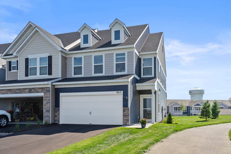 9621 4th Street Ln N, Lake Elmo, MN 55042