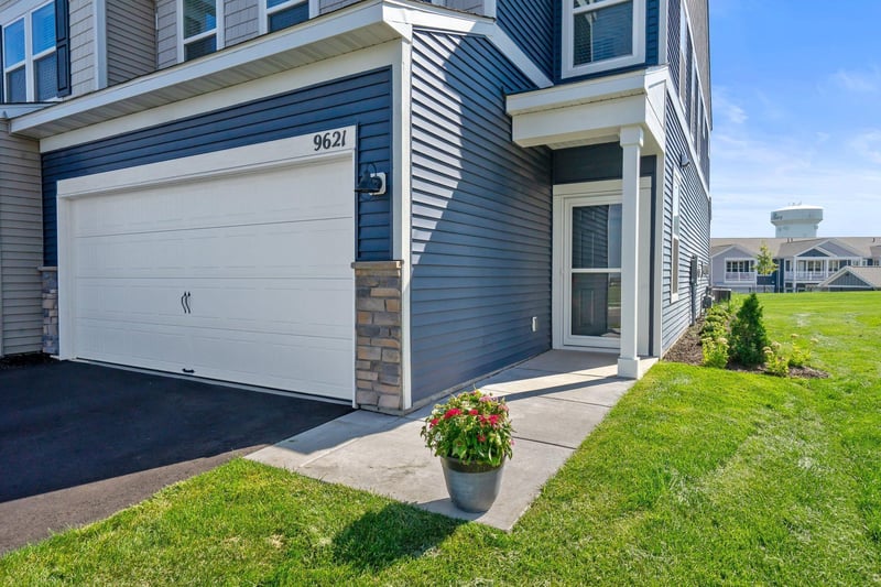 9621 4th Street Ln N, Lake Elmo, MN 55042