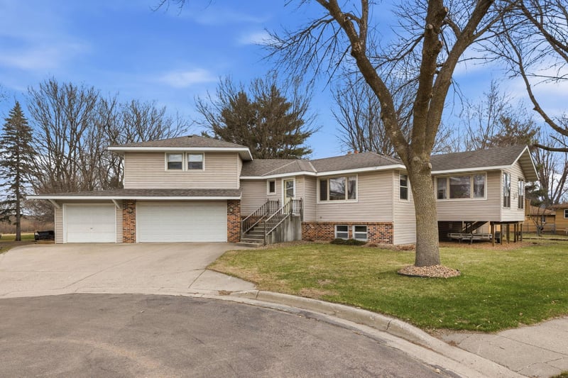 126 Madison Ave N, Lester Prairie, MN 55354