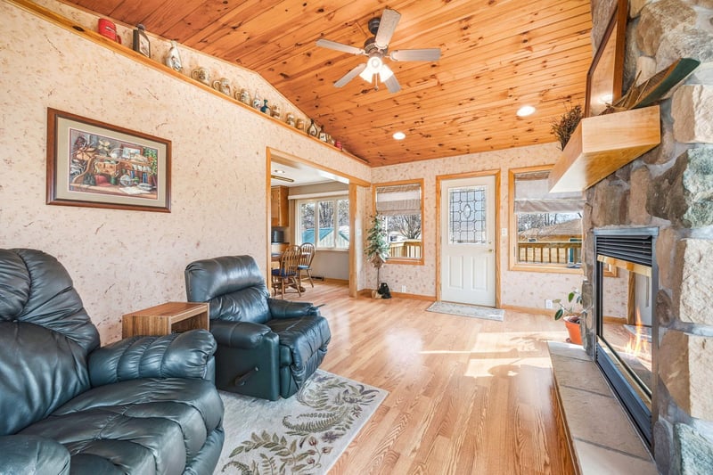 126 Madison Ave N, Lester Prairie, MN 55354