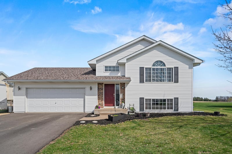 478 W Overlook Dr, Ellsworth, WI 54011