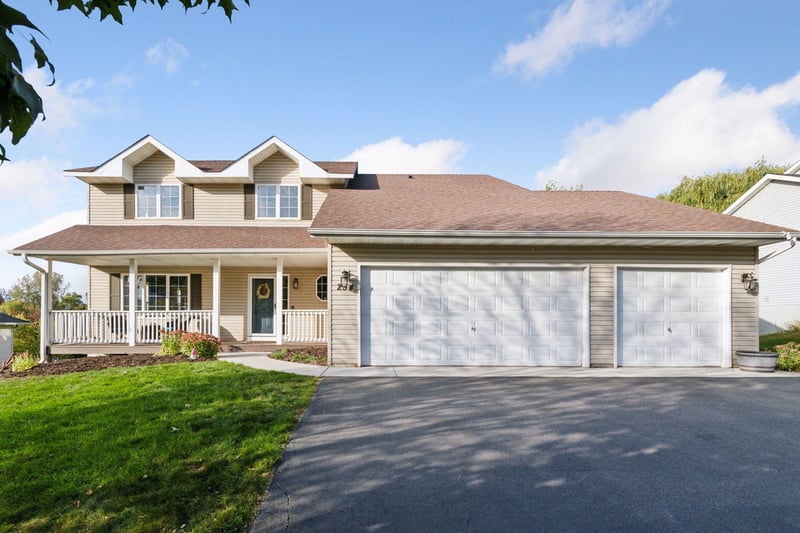254 Jaspers Cir S, Chaska, MN 55318