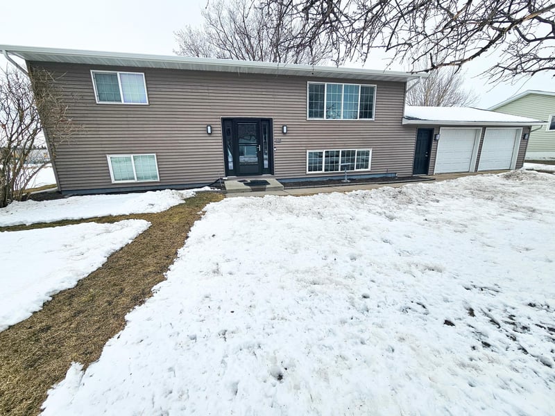 618 Saint Marys Ave SW, Red Lake Falls, MN 56750