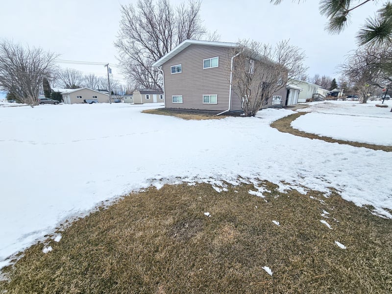 618 Saint Marys Ave SW, Red Lake Falls, MN 56750
