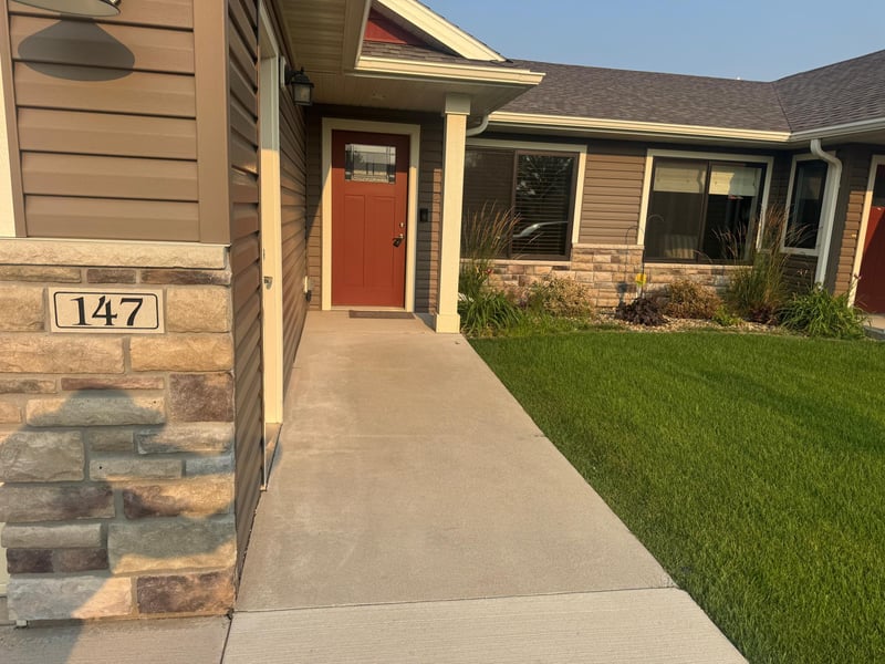 147 Highland Cir, Zumbrota, MN 55992