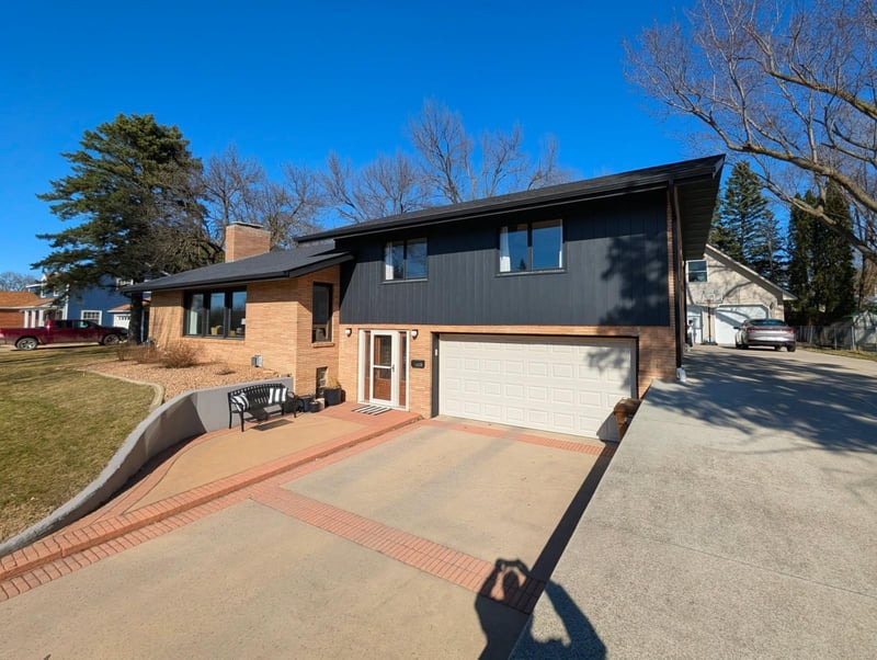 1308 Ridgeview Dr, Montevideo, MN 56265