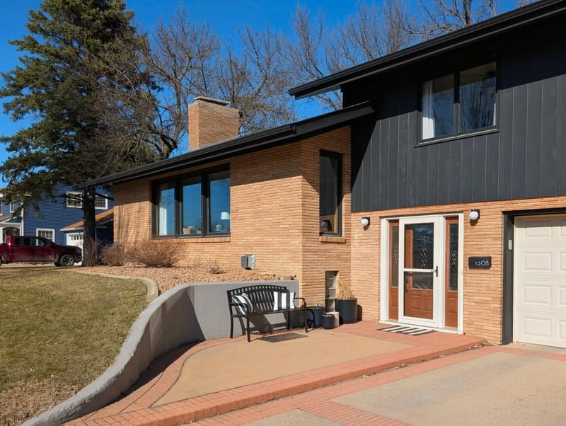 1308 Ridgeview Dr, Montevideo, MN 56265