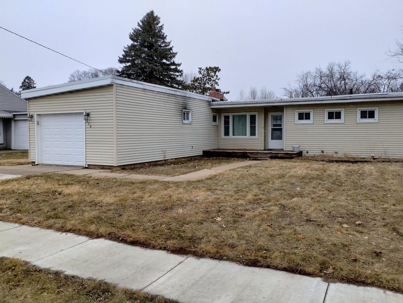 214 4th St SW, Pine Island, MN 55963