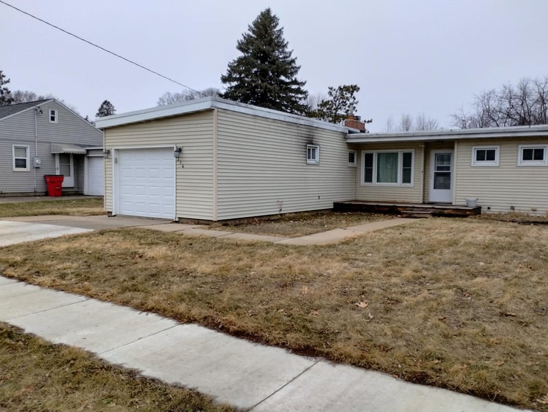 214 4th St SW, Pine Island, MN 55963