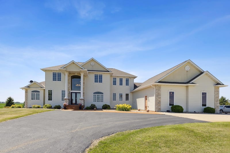 23535 York Rd, Hutchinson, MN 55350