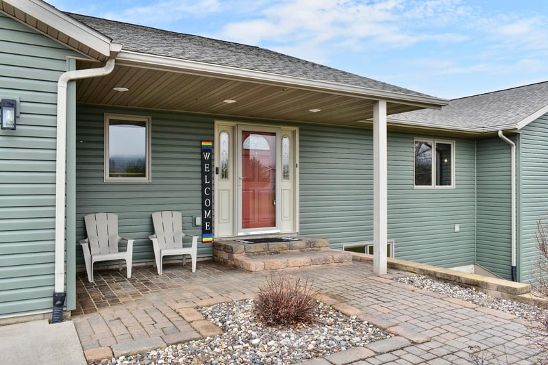 S2838 Fern Cir, Fountain City, WI 54629