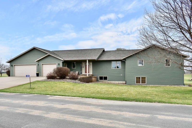 S2838 Fern Cir, Fountain City, WI 54629