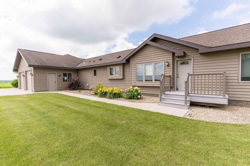 6432 Botzet Rd NE, Nelson, MN 56355