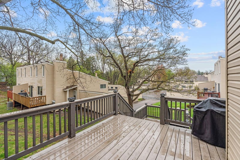 5616 W Bavarian Ps, Fridley, MN 55432