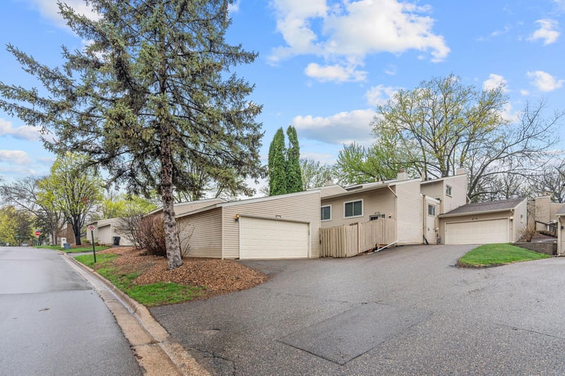 5616 W Bavarian Ps, Fridley, MN 55432