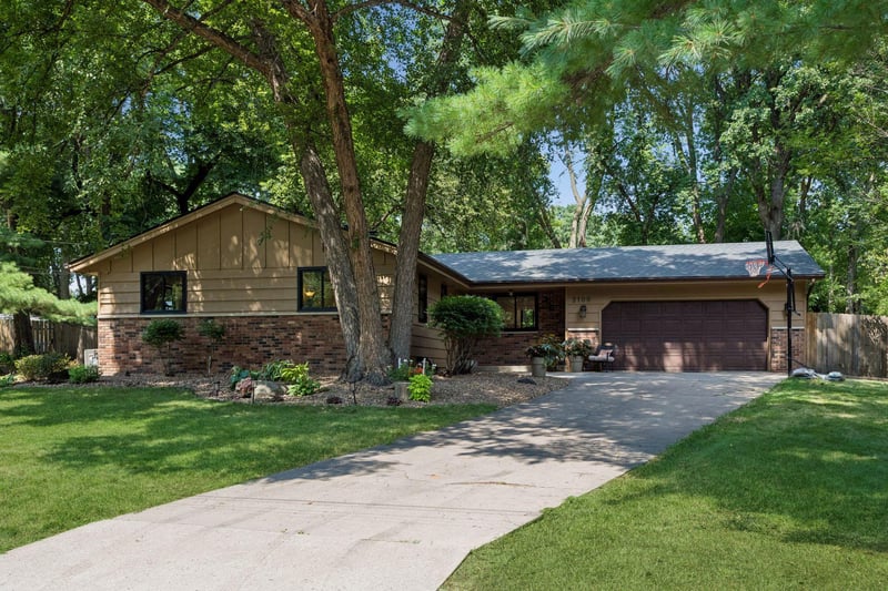 2100 W 107th St, Bloomington, MN 55431