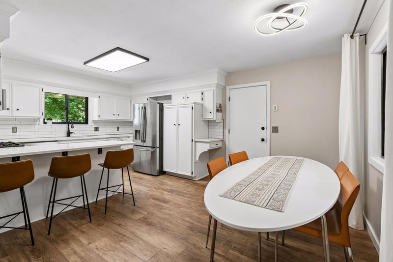 2100 W 107th St, Bloomington, MN 55431