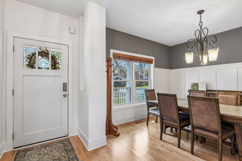 2008 Laurel Ave W, Minneapolis, MN 55405