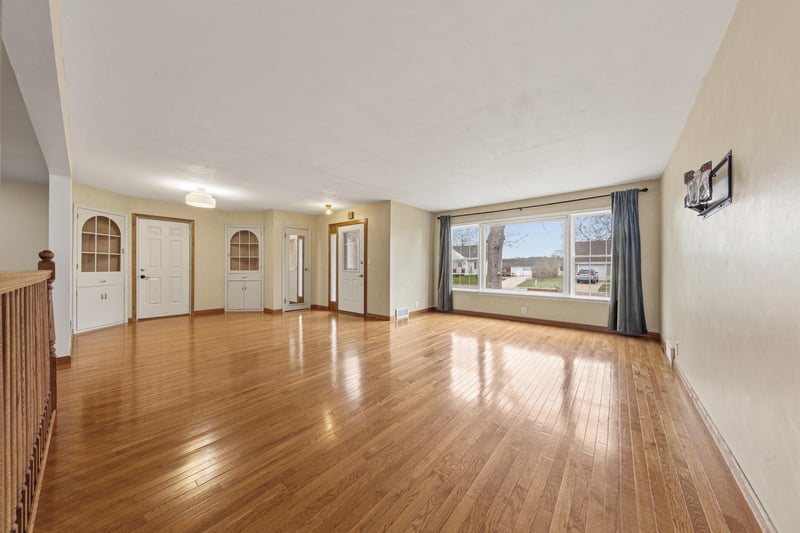 129 N Morningside Dr, Le Sueur, MN 56058