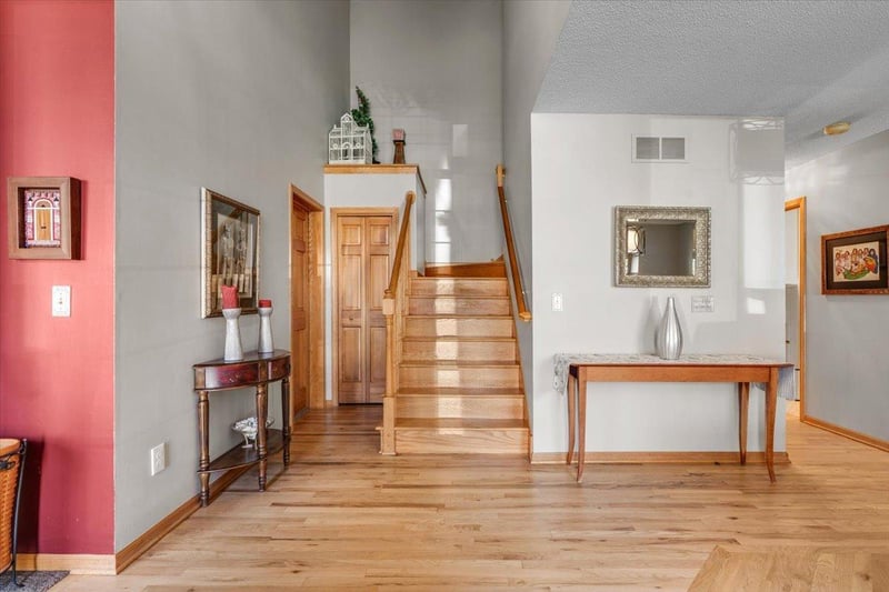 6709 Promontory Dr, Eden Prairie, MN 55346