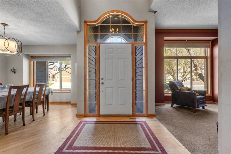 6709 Promontory Dr, Eden Prairie, MN 55346