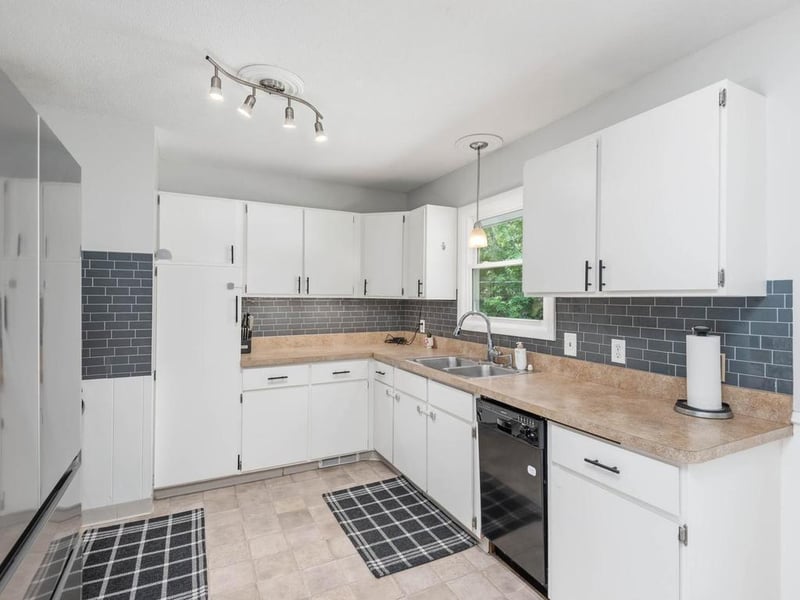 16043 Cambridge Cir SE, Prior Lake, MN 55372