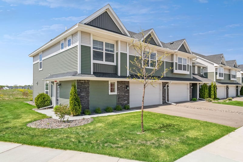 9679 Canter Ct, Victoria, MN 55386