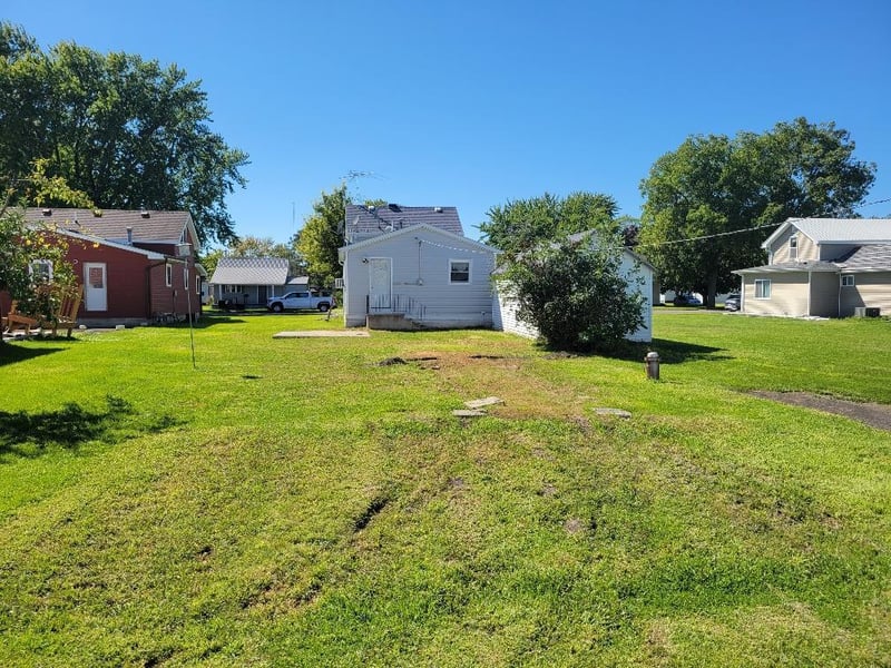 245 3rd Ave SE, Wells, MN 56097