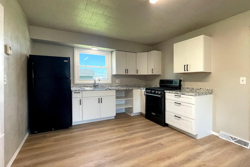 245 3rd Ave SE, Wells, MN 56097