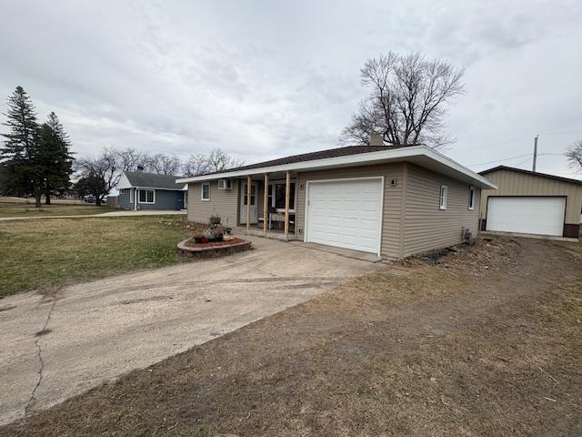 300 6th St W, Hector, MN 55342