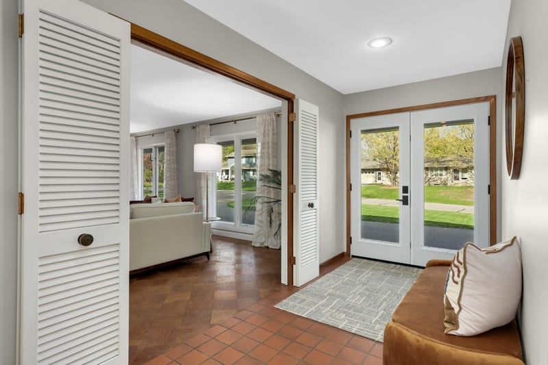 4722 Coventry Rd E, Minnetonka, MN 55345