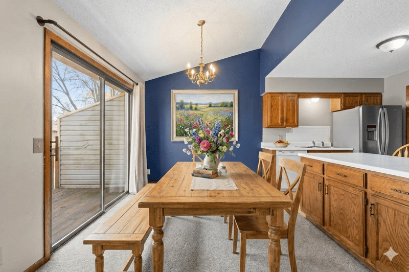 995 Heritage Ct E #303, Vadnais Heights, MN 55127