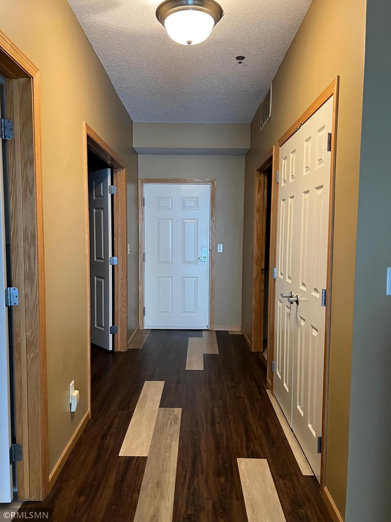 2100 Old School Rd #105, Mound, MN 55364