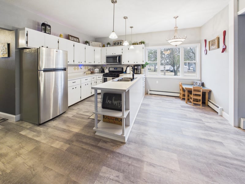 305 4th St NE, Melrose, MN 56352