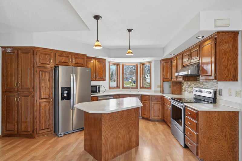 2242 Jennifer Ln, North Saint Paul, MN 55109