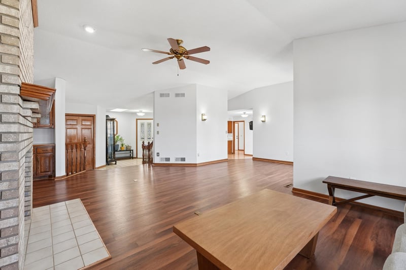 2242 Jennifer Ln, North Saint Paul, MN 55109