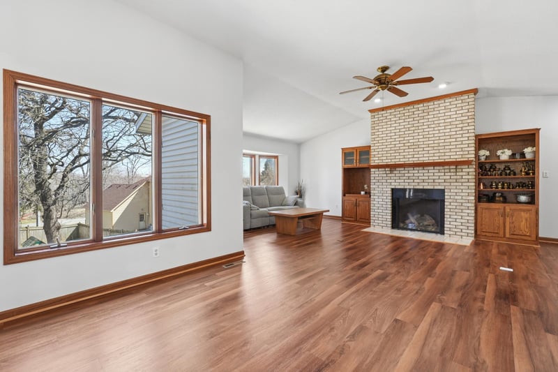 2242 Jennifer Ln, North Saint Paul, MN 55109