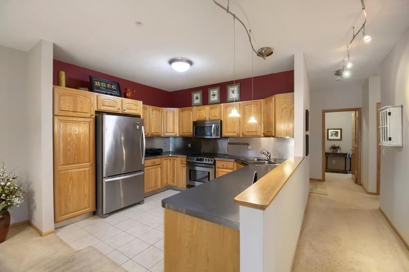 9225 Medicine Lake Rd #212B, Golden Valley, MN 55427
