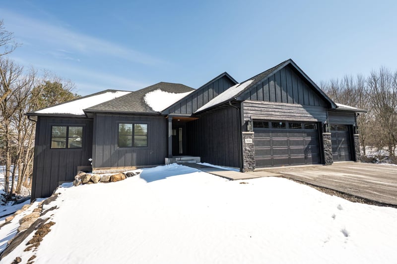 3916 Mcmenemy St, Vadnais Heights, MN 55127