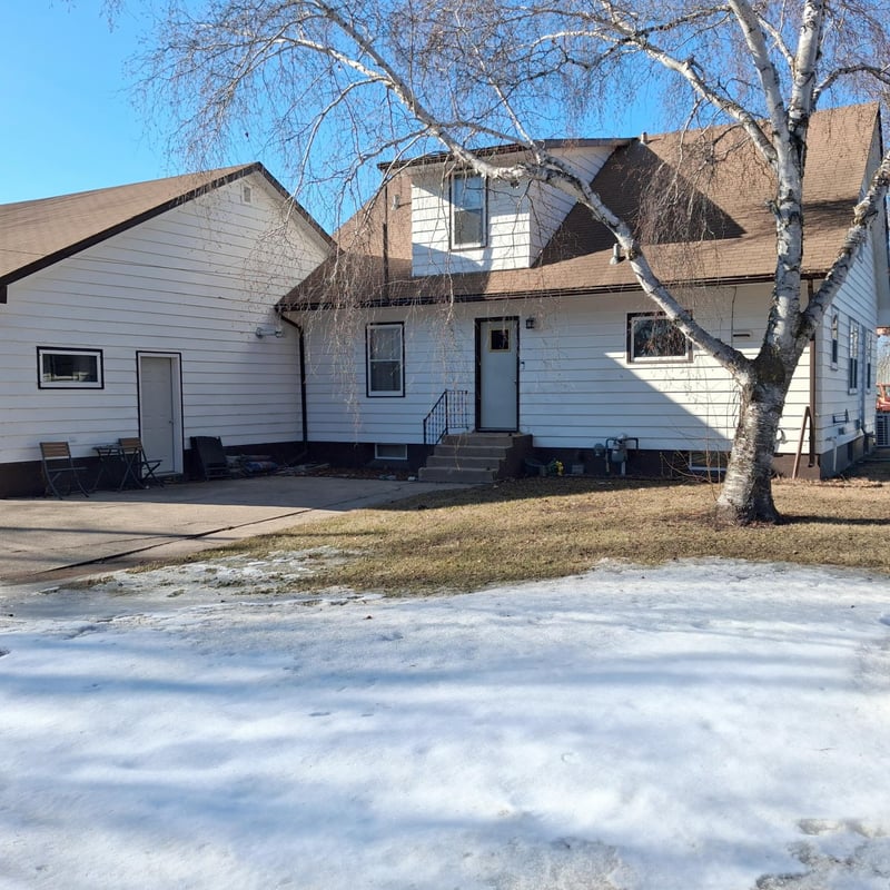 912 3rd St NE, Roseau, MN 56751
