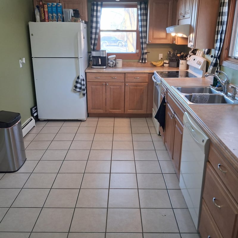 912 3rd St NE, Roseau, MN 56751