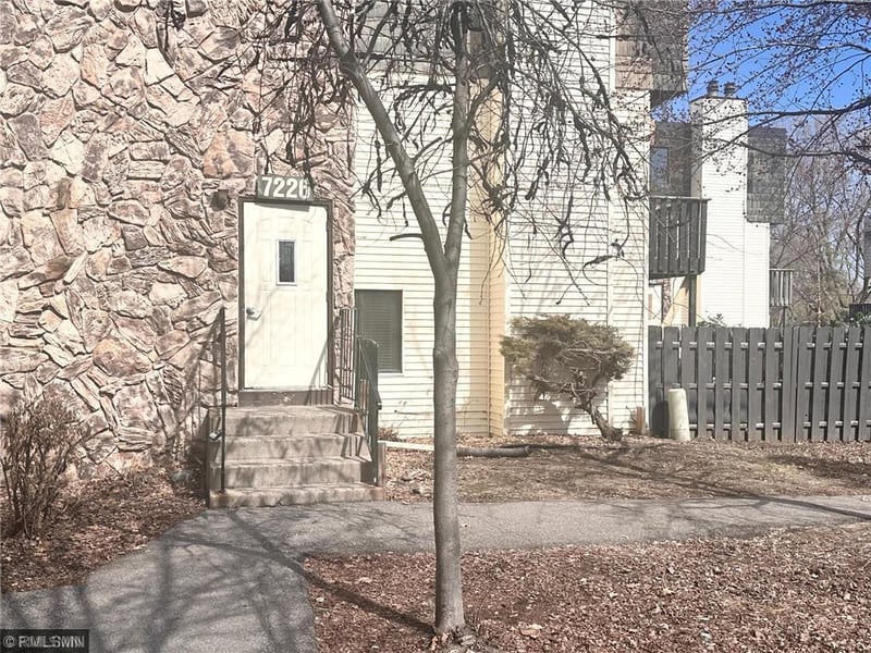 7226 72nd Ln N #210, Brooklyn Park, MN 55428