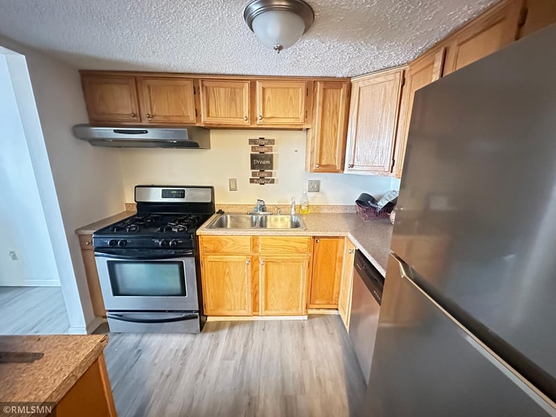 7226 72nd Ln N #210, Brooklyn Park, MN 55428