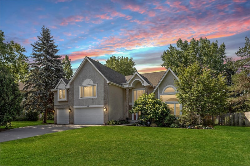 240 Cottonwood Dr, Vadnais Heights, MN 55127