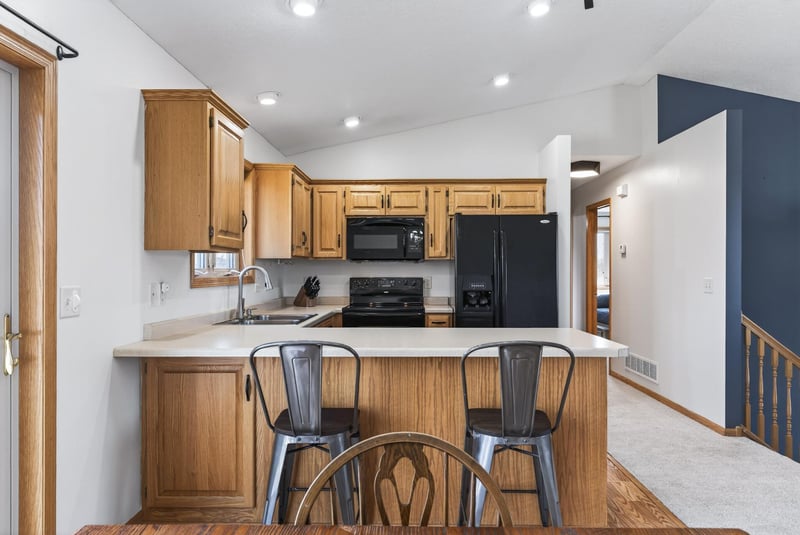 551 3rd St S, Winsted, MN 55395