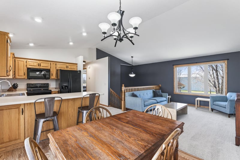 551 3rd St S, Winsted, MN 55395