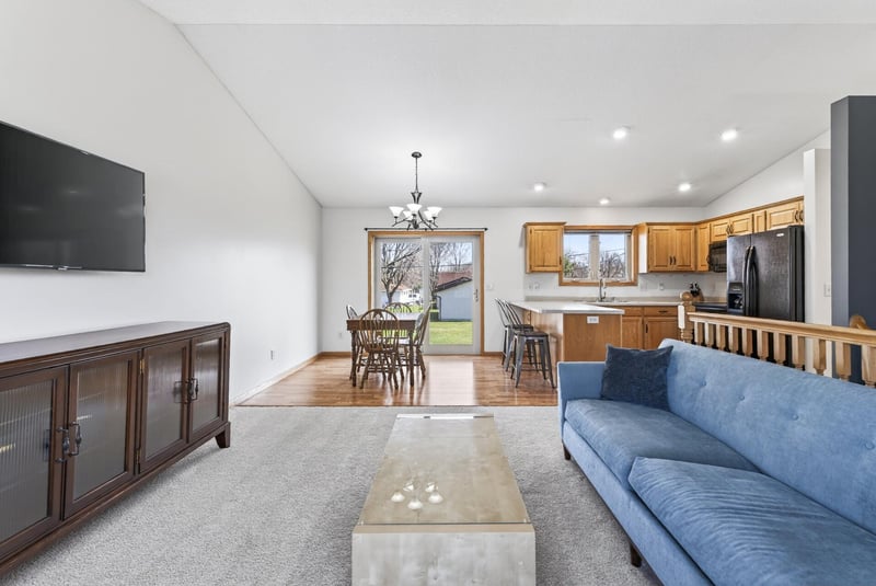551 3rd St S, Winsted, MN 55395