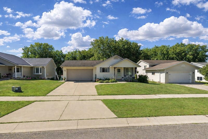 3818 Strathmore Ln SE, Rochester, MN 55904