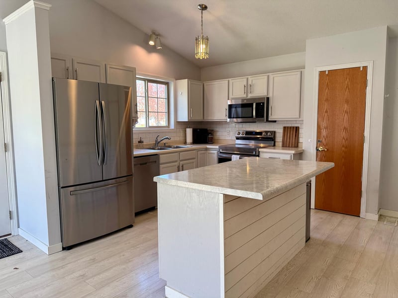 3818 Strathmore Ln SE, Rochester, MN 55904