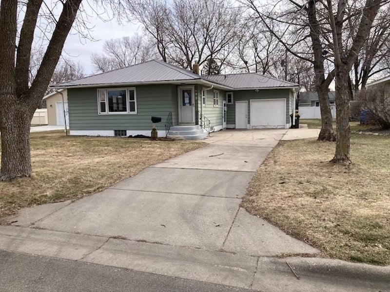 633 Stearns Ave, Paynesville, MN 56362